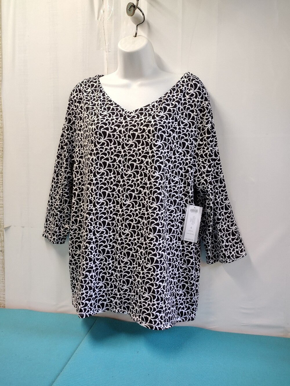 NWT Chico's Women's Wide V-Neck Tee Knit Top Blouse Stretchy 3/4 Sleeve XXL (4)